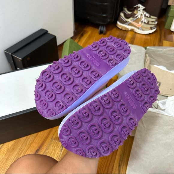 Gucci WOMEN'S SLIDE SANDAL WITH INTERLOCKING G - Picture 4 of 9